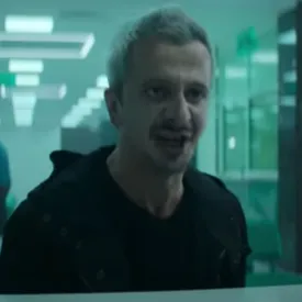 Константин Богомолов живет с секс-куклой в трейлере сериала Федора Бондарчука «Псих»