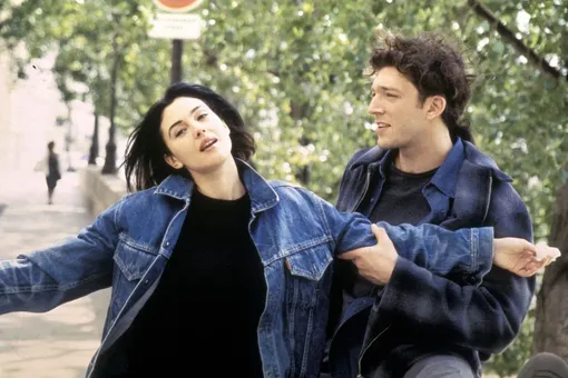 Моника Беллуччи и Венсан Кассель в фильме «Квартира», 1996