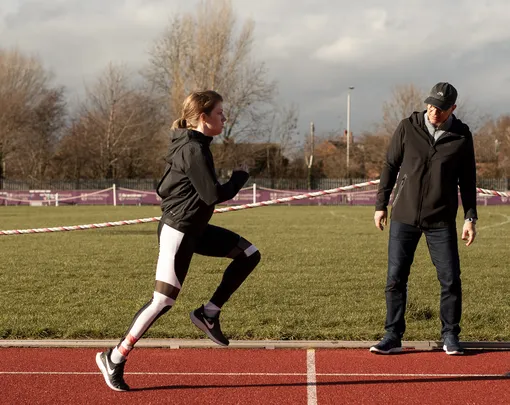 Тест новых Nike Zoom Pegasus 35 FlyEase с паралимпийской чемпионкой в спринте Софи Хан Тест новых Nike Zoom Pegasus 35 FlyEase с паралимпийской чемпионкой в спринте Софи Хан