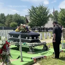 В США 86-летний ветеран умер в доме престарелых в одиночестве. Проститься с ним пришли сотни человек, ничего не знавших о мужчине