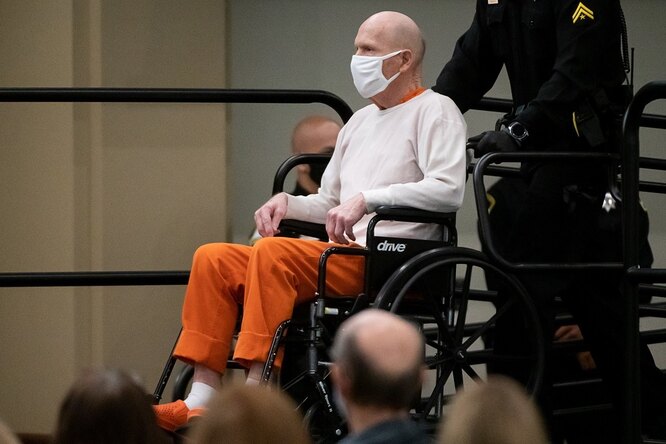 В Калифорнии приговорили к пожизненному заключению маньяка Джозефа Деанджело, известного как Убийца из Золотого Штата. Его не могли поймать 40 лет