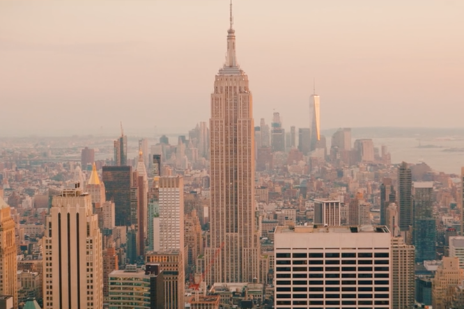 Видео дня: пятиминутная прогулка по Нью–Йорку