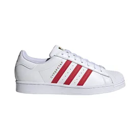 adidas выпустили кроссовки Superstar, посвященные Москве. На них кириллицей написано «суперстар»