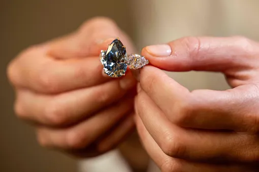 Самый большой голубой бриллиант продали на аукционе за $44 млн
