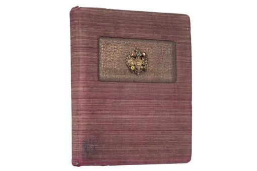 Фотоальбом жены Николая II продали на аукционе за 13 млн рублей