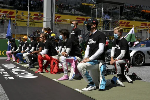Пилоты «Формулы-1» преклонили колено в знак поддержки Black Lives Matter. Но шесть гонщиков не стали этого делать (среди них россиянин Квят)
