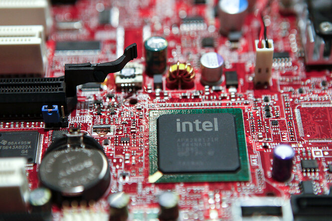 Microsoft выпустила экстренное обновление из-за критической уязвимости в процессорах Intel