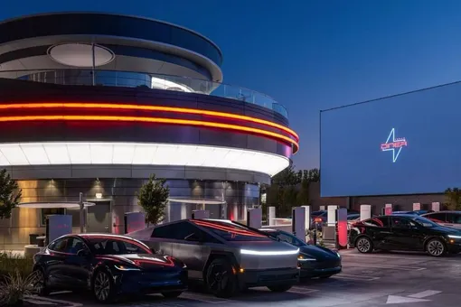 Илон Маск открыл круглосуточную закусочную Tesla Diner в Голливуде Илон Маск открыл круглосуточную закусочную Tesla Diner в Голливуде