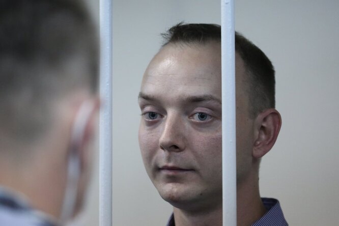 Адвокат Ивана Сафронова рассказал, в чем подозревают задержанного журналиста и советника главы «Роскосмоса»