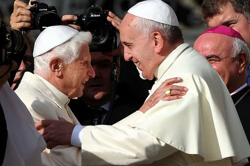 Бывший папа римский Бенедикт XVI выступил против ослабления целибата. Его заявление восприняли как критику позиции нынешнего папы Франциска