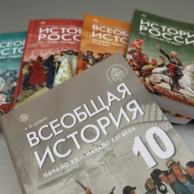 Минпросвещения проверит все учебники по истории. Ранее Путин заявил, что в некоторых из них написано «как будто не про нас» Минпросвещения проверит все учебники по истории. Ранее Путин заявил, что в некоторых из них написано «как будто не про нас»