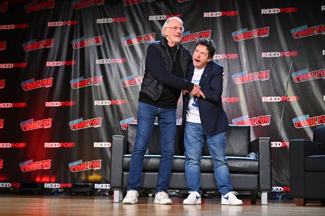 Звезды фильмов «Назад в будущее» Майкл Джей Фокс и Кристофер Ллойд воссоединились на Comic Con