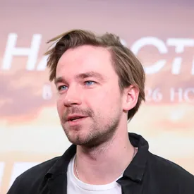 Александр Петров сыграет Сергея Есенина в новом фильме режиссера «Холопа» и «Текста» Александр Петров сыграет Сергея Есенина в новом фильме режиссера «Холопа» и «Текста»