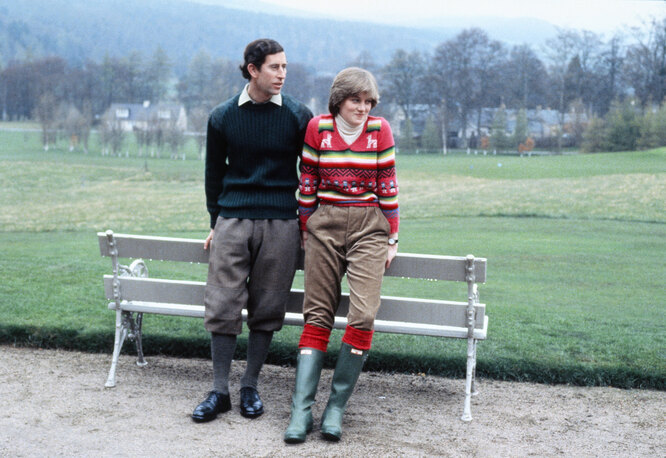 Принц Чарльз и принцесса Диана в замке Балморал, 6 мая 1981 года Prince Charles and Lady Diana Spencer at Balmoral 6th May 1981. (Photo by