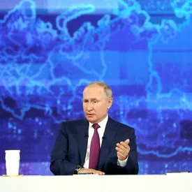 Первое уголовное дело, проверки и обещания губернаторов: региональные власти реагируют на обращения россиян к президенту на «Прямой линии» Первое уголовное дело, проверки и обещания губернаторов: региональные власти реагируют на обращения россиян к президенту на «Прямой линии»