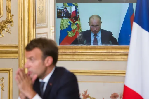 МИД Франции начал расследование утечки разговора Макрона с Путиным о Навальном
