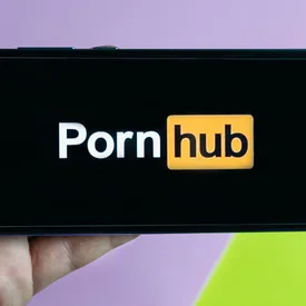 Pornhub выпустил рождественский музыкальный альбом XXXmas. Треки для него записали рэперы и порноактрисы