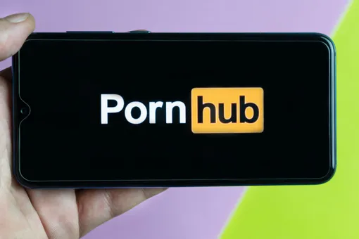 Pornhub выпустил рождественский музыкальный альбом XXXmas. Треки для него записали рэперы и порноактрисы