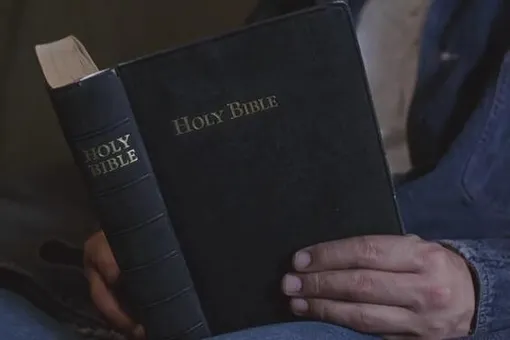 На Лондонском аукционе купили Библию из фильма «Побег из Шоушенка» почти за полмиллиона долларов