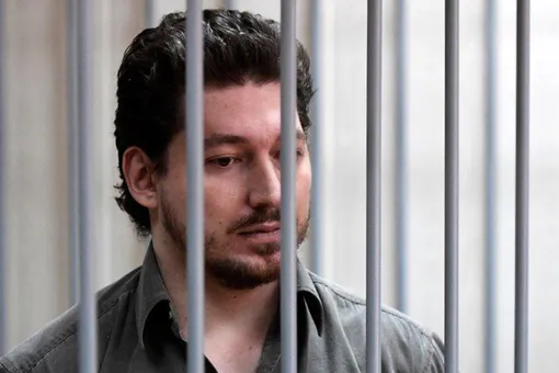 Мосгорсуд не стал смягчать приговор Кириллу Жукову. Он проведет в тюрьме три года за попытку поднять забрало шлема росгвардейца