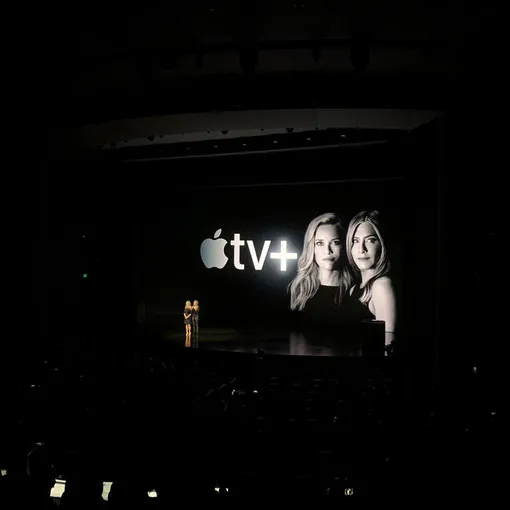 Риз Уизерспун и Дженнифер Энистон на презентации Apple TV+