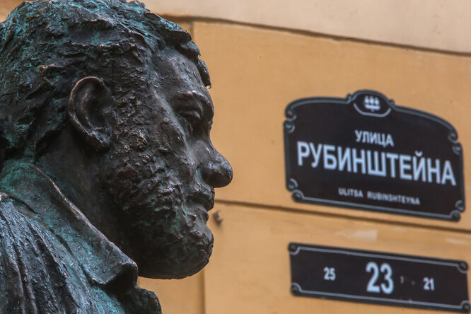 Квартиру Довлатова в Петербурге попытались продать за 200 млн рублей Квартиру Довлатова в Петербурге попытались продать за 200 млн рублей