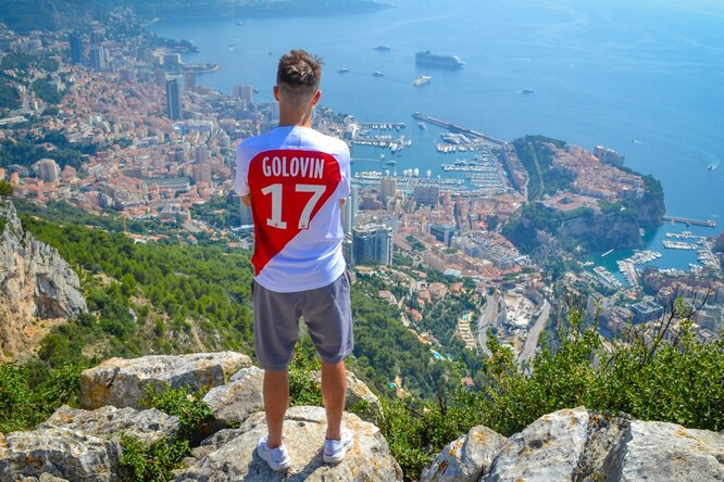 «Частичка меня навсегда останется в ЦСКА»: Александр Головин официально перешел в «Монако»