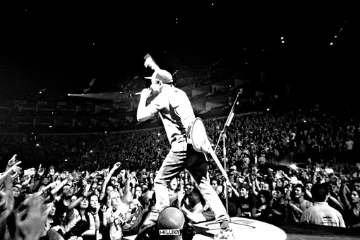 Linkin Park выложили в сеть документальный фильм к юбилею альбома A Thousand Suns. Он заканчивается монологом Честера Беннингтона