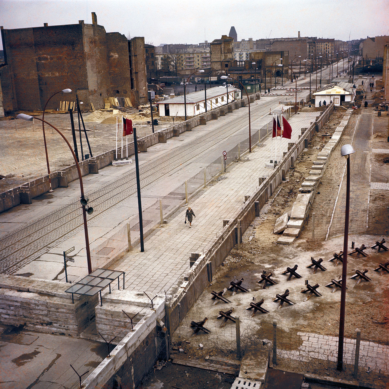История Берлинской стены за все годы ее существования