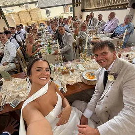 Молодожены из Англии сыграли свадьбу в заповеднике для животных, где они впервые встретились и обручились