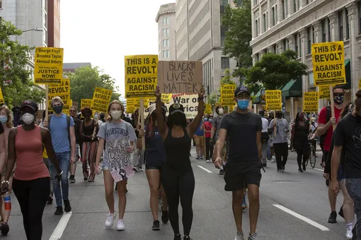 Black Lives Matter Foundation собрал 4 миллиона долларов пожертвований. Но фонд не связан с протестами и выступает за единение с полицией Black Lives Matter Foundation собрал 4 миллиона долларов пожертвований. Но фонд не связан с протестами и выступает за единение с полицией