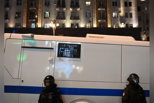 Полиция возбудила уголовное дело из-за драки мигрантов в центре Москвы, после которой задержали почти 50 человек