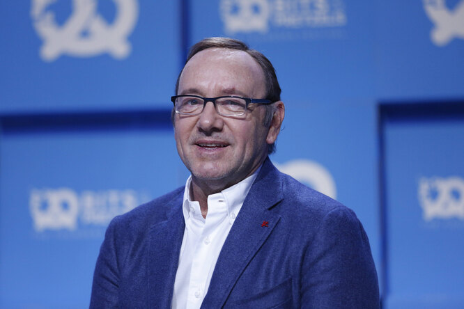 Кевин Спейси впервые за 5 лет получил главную роль в кино. Вспоминаем, как актера «отменили» после обвинений в сексуальных домогательствах Кевин Спейси впервые за 5 лет получил главную роль в кино. Вспоминаем, как актера «отменили» после обвинений в сексуальных домогательствах