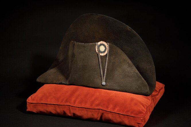 Шляпу Наполеона продали на аукционе за рекордные €1,93 млн