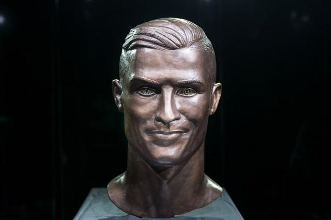 Автор неудачного бюста Криштиану Роналду создал новую скульптуру футболиста