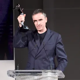Раф Симонс стал «дизайнером года» по версии CFDA Раф Симонс стал «дизайнером года» по версии CFDA