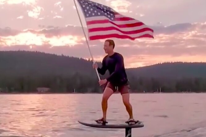 Марк Цукерберг поделился видео, как он катается на серфе с американским флагом. И снова стал мемом