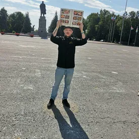 В Ульяновске составили административный протокол на шеф-повара. Он вышел к администрации города с меню хинкальной В Ульяновске составили административный протокол на шеф-повара. Он вышел к администрации города с меню хинкальной