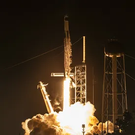 SpaceX Илона Маска запустила корабль с космическими туристами — он впервые в истории пролетит над полюсами Земли