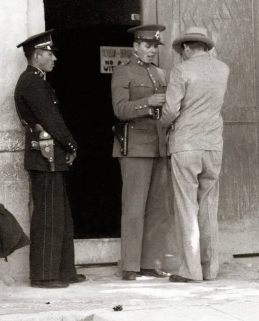Полиция у дома Льва Троцкого в Койоакане, 20 августа 1940 года