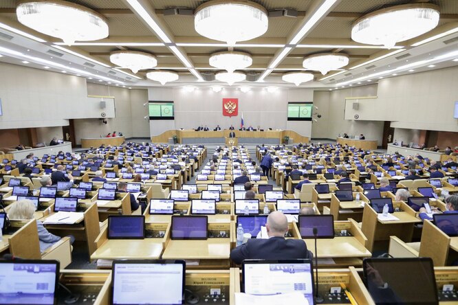 Госдума обязала соцсети блокировать материалы с матом и оскорблением государства Госдума обязала соцсети блокировать материалы с матом и оскорблением государства