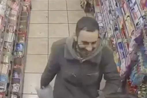 В Лондоне мужчина случайно встретил в магазине своего отца, которого искал более 20 лет