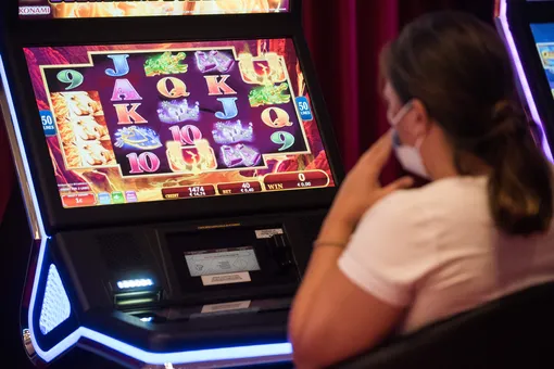 В Якутии кассирша банка украла 27 млн рублей и потратила их в онлайн-казино