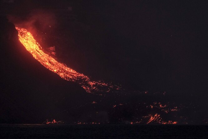 На Канарах лава все же сожгла «чудо-дом», который несколько дней обходила стороной
