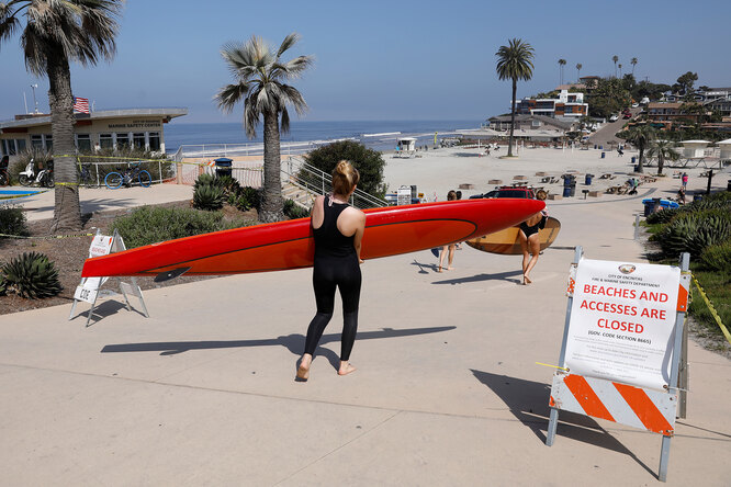 В городе Энсинитас в Калифорнии открыли пляжи, 27 апреля.