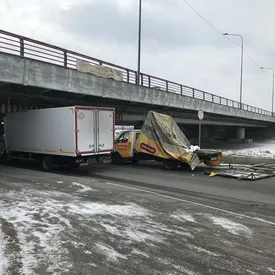 Проезд под петербургским «мостом глупости» увеличат. В последний день перед закрытием дороги на ремонт под мостом застряли сразу два грузовика Проезд под петербургским «мостом глупости» увеличат. В последний день перед закрытием дороги на ремонт под мостом застряли сразу два грузовика
