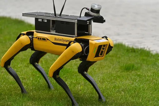 Hyundai приобрела Boston Dynamics. Теперь компания использует роботов-собак в качестве охранников своего завода