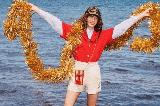 Санта в шортах и снеговик из песка: Gucci сняли рождественскую кампанию на пляже