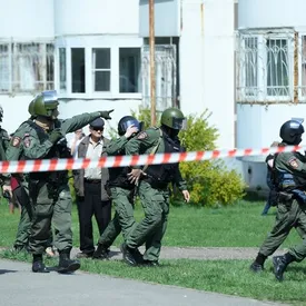 По меньшей мере 9 человек погибли, нападавший задержан. Главное о стрельбе в школе в Казани По меньшей мере 9 человек погибли, нападавший задержан. Главное о стрельбе в школе в Казани