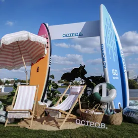 Курортная эстетика в мегаполисе: у Москвы-реки прошел пикник в новом формате wellness Курортная эстетика в мегаполисе: у Москвы-реки прошел пикник в новом формате wellness